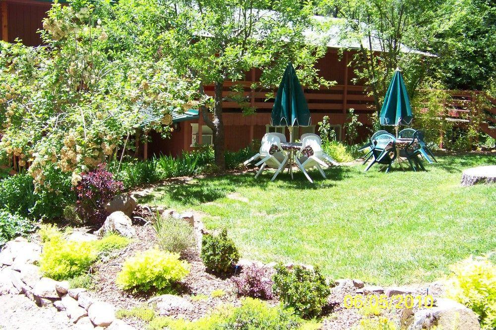 Hotel Yosemite Riverside 2*